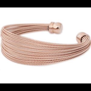 TWISTED WIRE FASHION BANGLE BRACELET IN ROSE GOLD‎